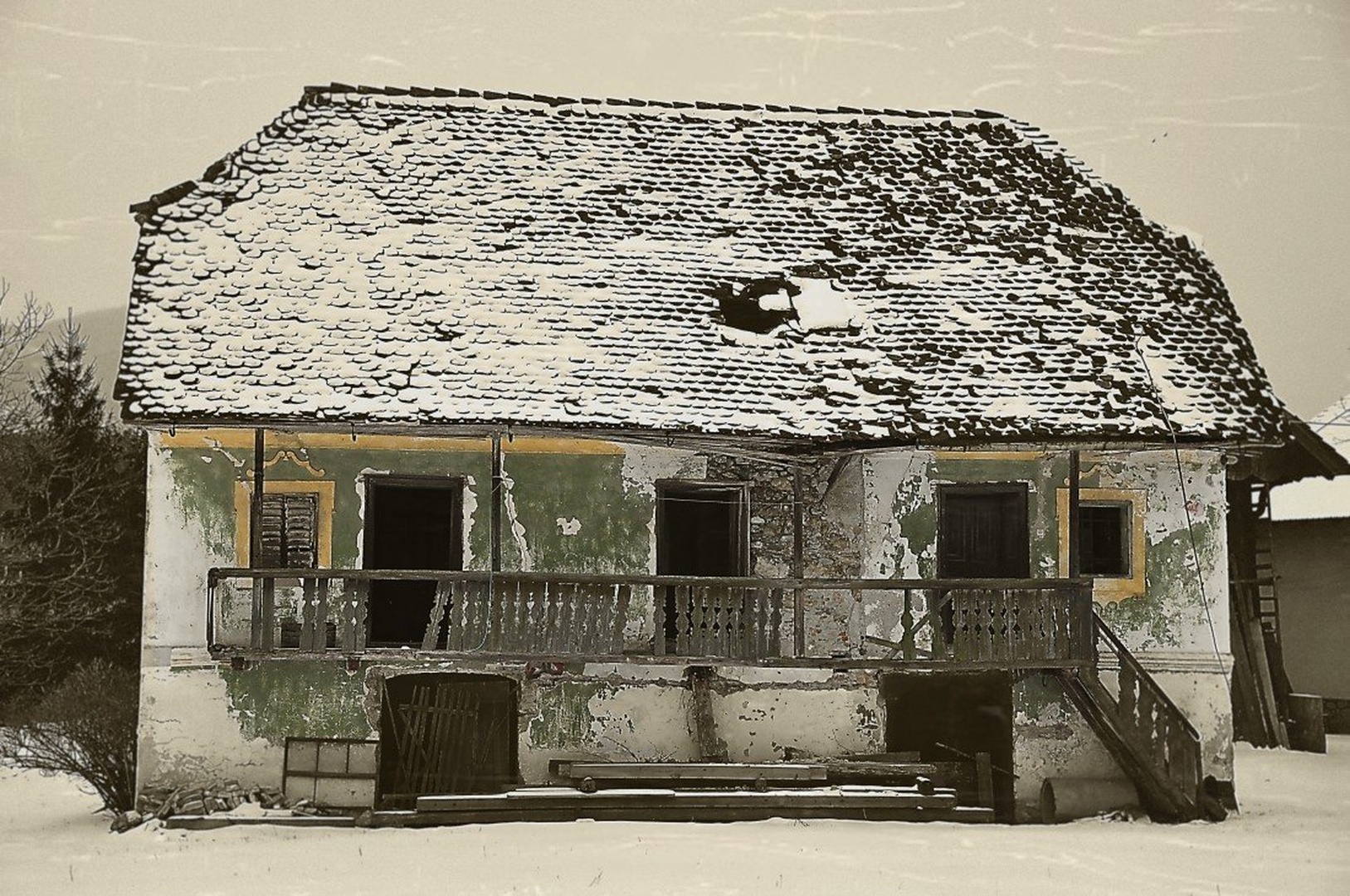 Stara hiša by Matej Vrečar