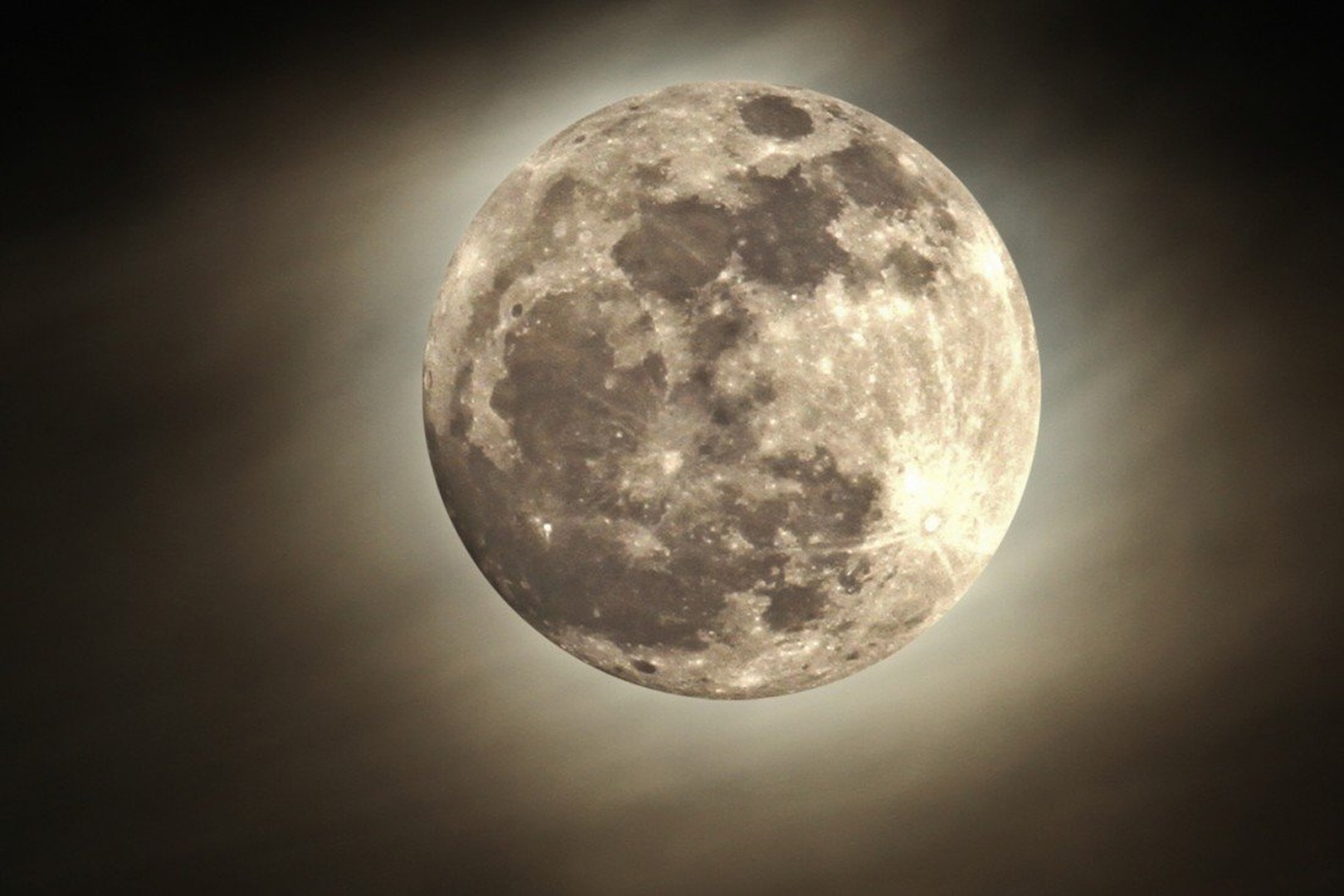 Polna Luna by Branko Teršek