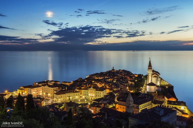 Piran z Luno obsijan by Jaka Ivančič