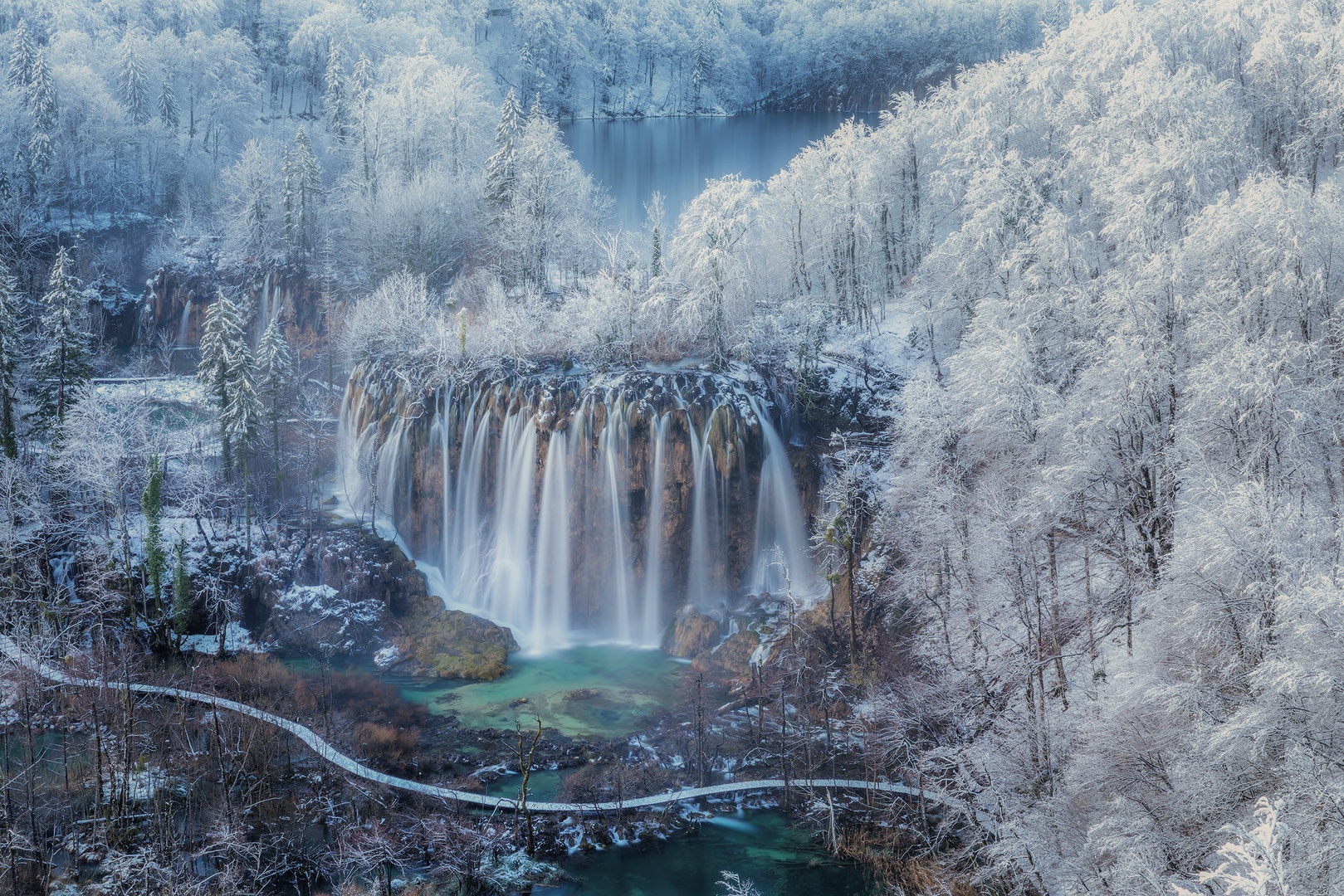 Snowy Plitvice lakes by Jaka Ivančič