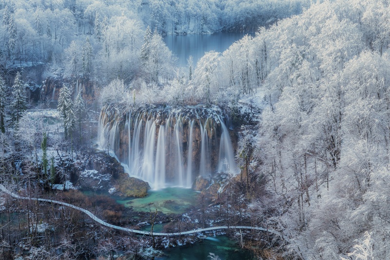 Snowy Plitvice lakes by Jaka Ivančič