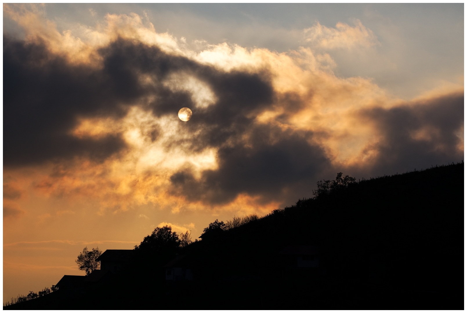 Sonce in oblaki by miran